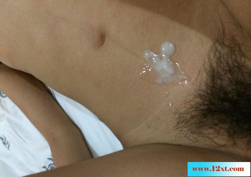 老婆叫我射在她肚皮上10P