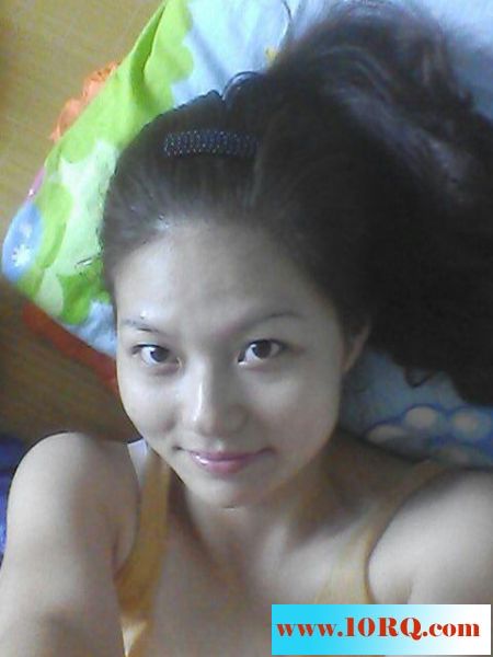 美少妇背着老公自拍露逼21P