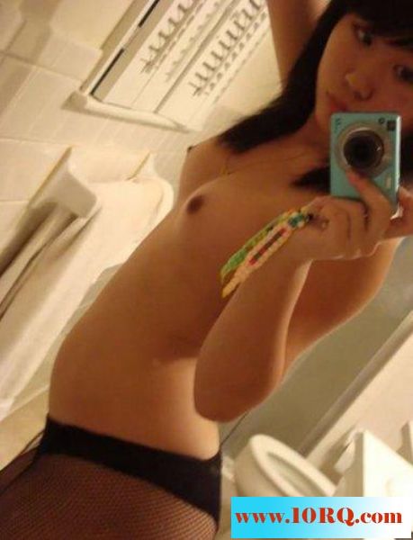 妹妹给我发她的自拍照12P