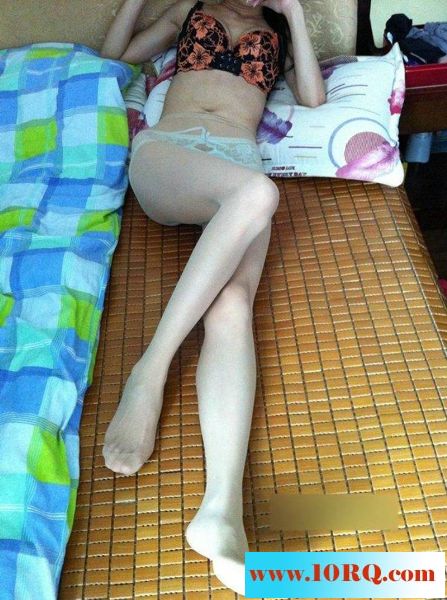 苗条身材肉丝少妇饥渴的时候就喜欢自慰14P