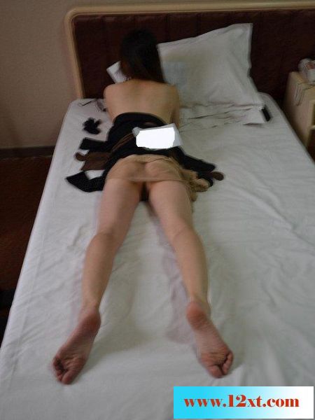 车展上的模特是我长期炮友，露屄露乳就是没露