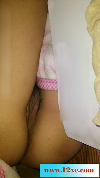 掰开肉丝荡妇的B18P