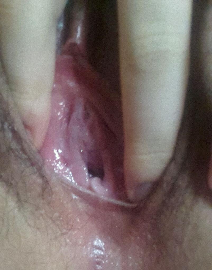 掰开小穴让你看，处女膜的痕迹清晰6P