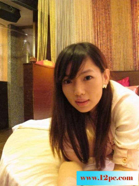 超級可愛的小美女圓床自拍，擺弄騷姿[45P]&nbsp