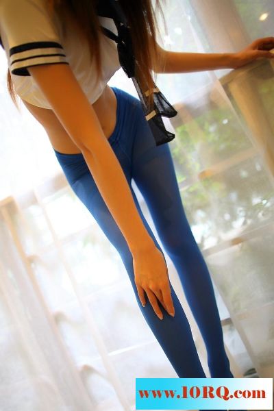 极品美女蓝色丝袜长腿翘臀诱惑【10P】