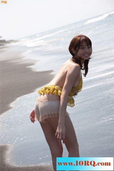 夕阳海边的漂亮丰满女孩【10P】