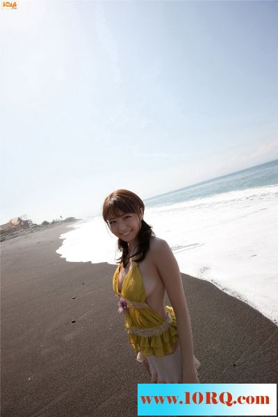 夕阳海边的漂亮丰满女孩【10P】