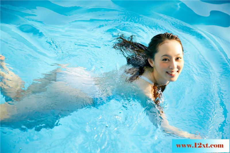 游泳池里的渔美人湿身很性感【18P】
