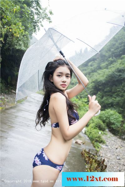 雨后户外小清新美女【11P】