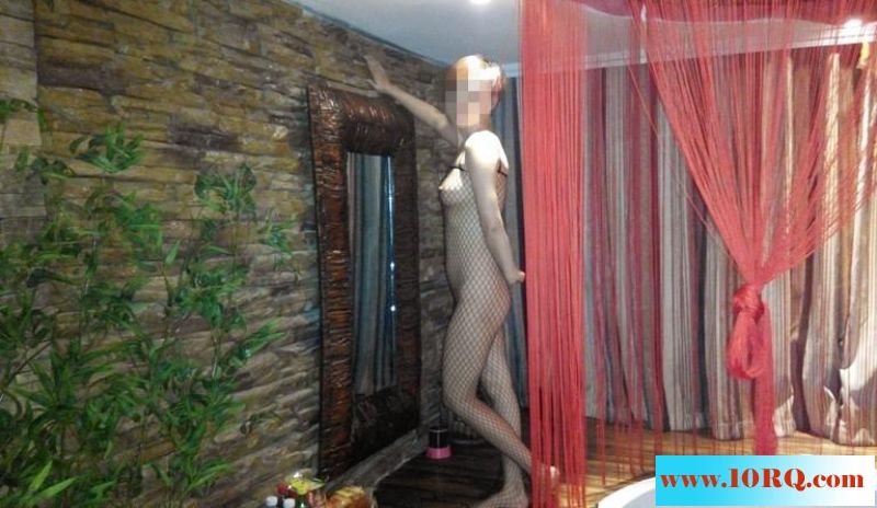 骚妇欲望很强-还挺会玩情调-[10P]&nbsp;&nbsp;