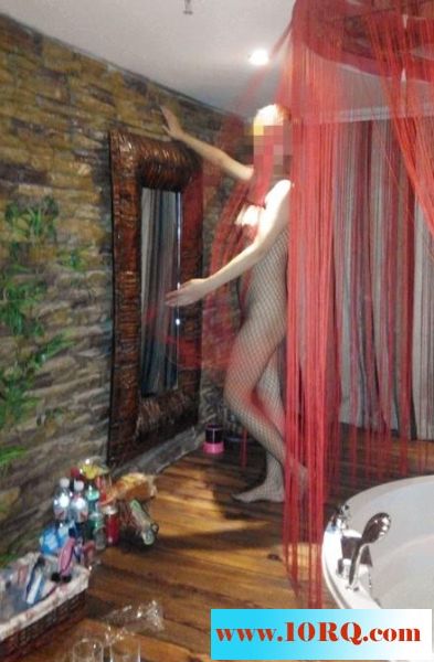 骚妇欲望很强-还挺会玩情调-[10P]&nbsp;&nbsp;