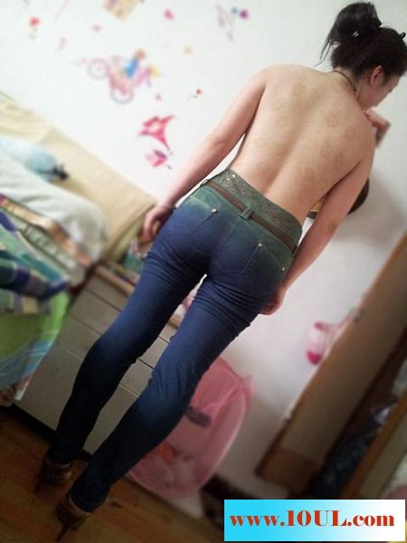 新婚丰腴娇妻，认真给我口交最后射到屁股上[