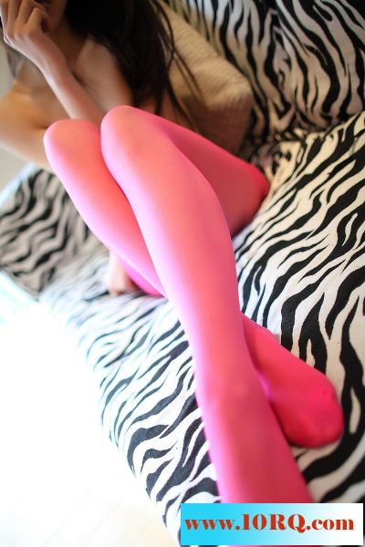 珍藏已久的撸管性感粉色丝袜美腿图诱惑【10P】