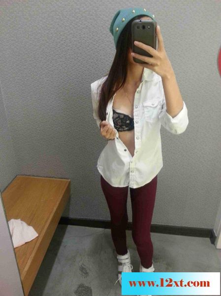 又一个92年清纯嫩女骚样自拍照流出[10P]&nbsp;&nb