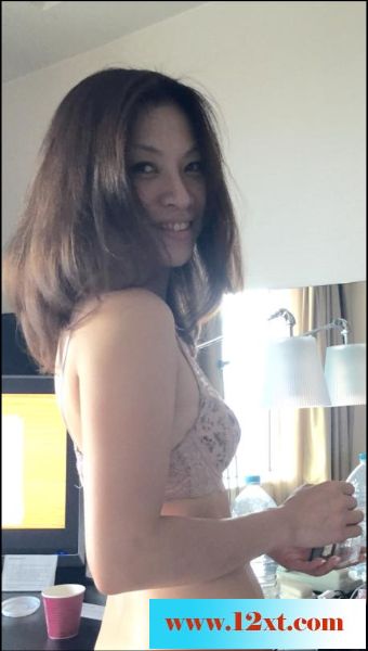 约到金发美女，用啤酒瓶玩自己！[10P]&nbsp;&nbsp