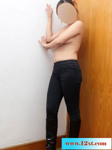 在电脑里面发现已为人妻的表妹自拍照[16P]&nbsp