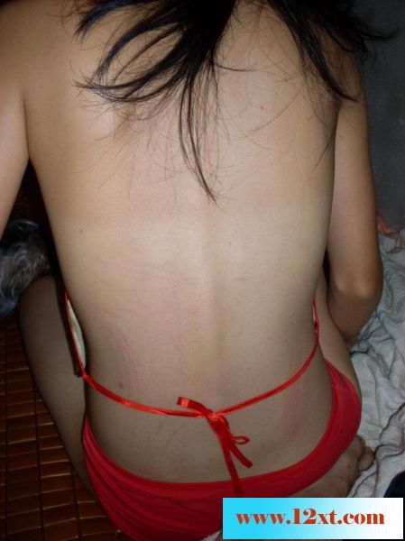 在家就应该玩一些情趣丁字裤，性感bra来调调情
