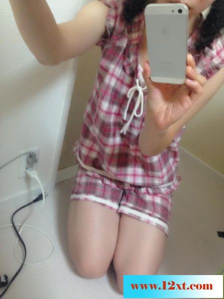 正妹拿新买的iPhone自拍投稿，好嚣张唷[22P]&nbsp