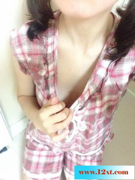 正妹拿新买的iPhone自拍投稿，好嚣张唷[22P]&nbsp