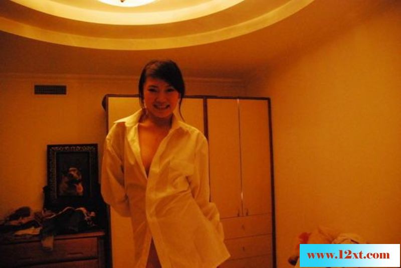 重庆风帆艺校漂亮MM自拍流出，据说被包养过[1