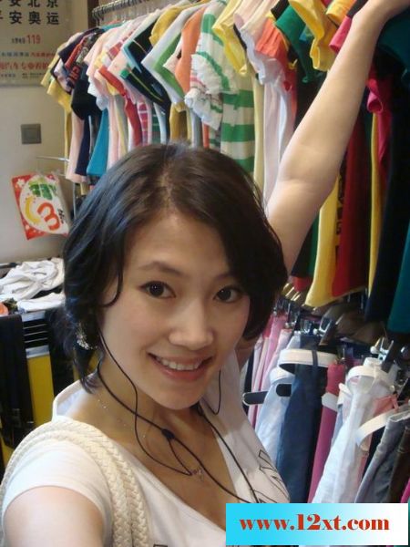 重庆风帆艺校漂亮MM自拍流出，据说被包养过[1
