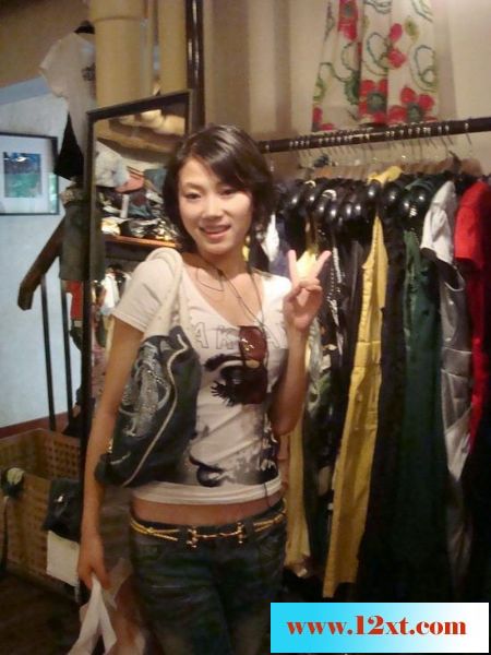重庆风帆艺校漂亮MM自拍流出，据说被包养过[1