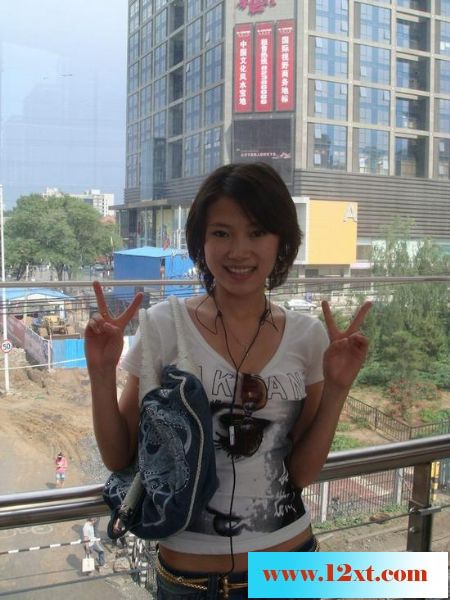 重庆风帆艺校漂亮MM自拍流出，据说被包养过[1