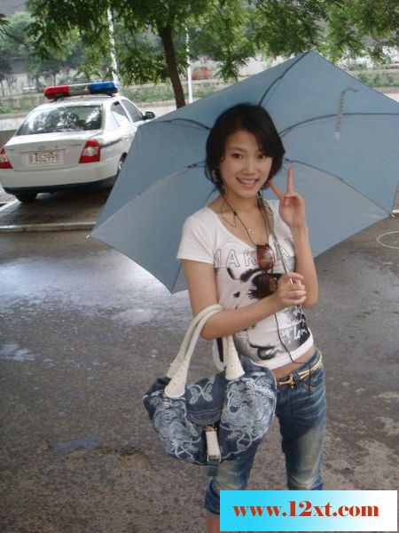 重庆风帆艺校漂亮MM自拍流出，据说被包养过[1