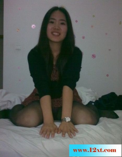 重庆师大骚妓大胆露脸，口爆内射颜射，大家评