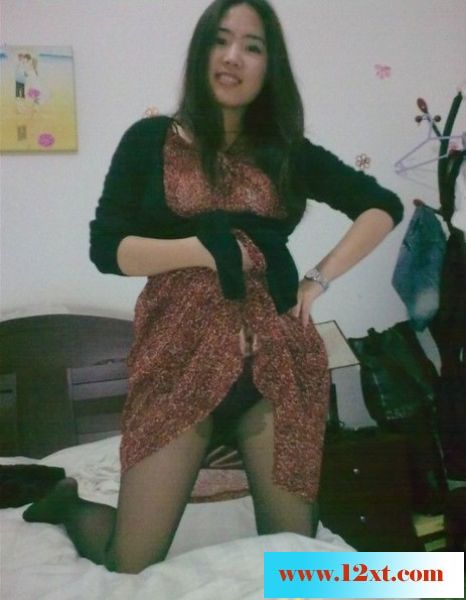 重庆师大骚妓大胆露脸，口爆内射颜射，大家评
