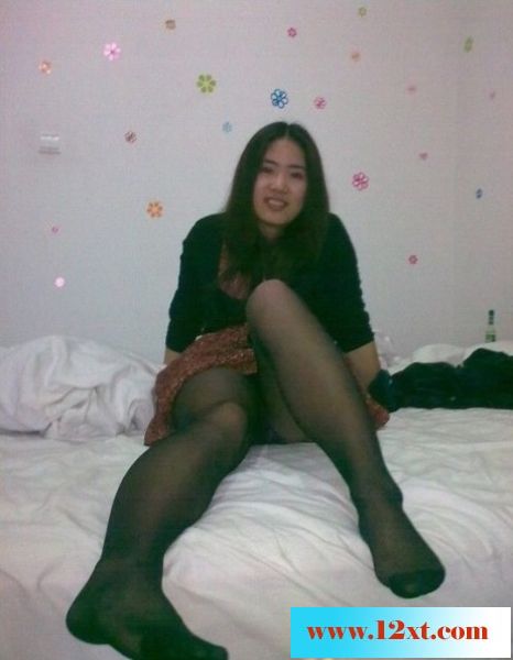 重庆师大骚妓大胆露脸，口爆内射颜射，大家评