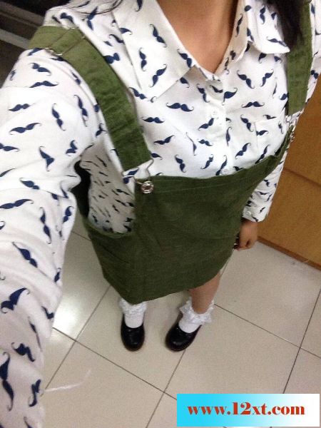 周末在宿舍和95年的妹子搞自拍身材皮肤非常好