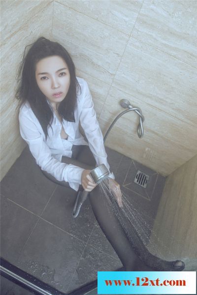 丝袜美女王熙洋子浴室黑色丝袜诱惑10P
