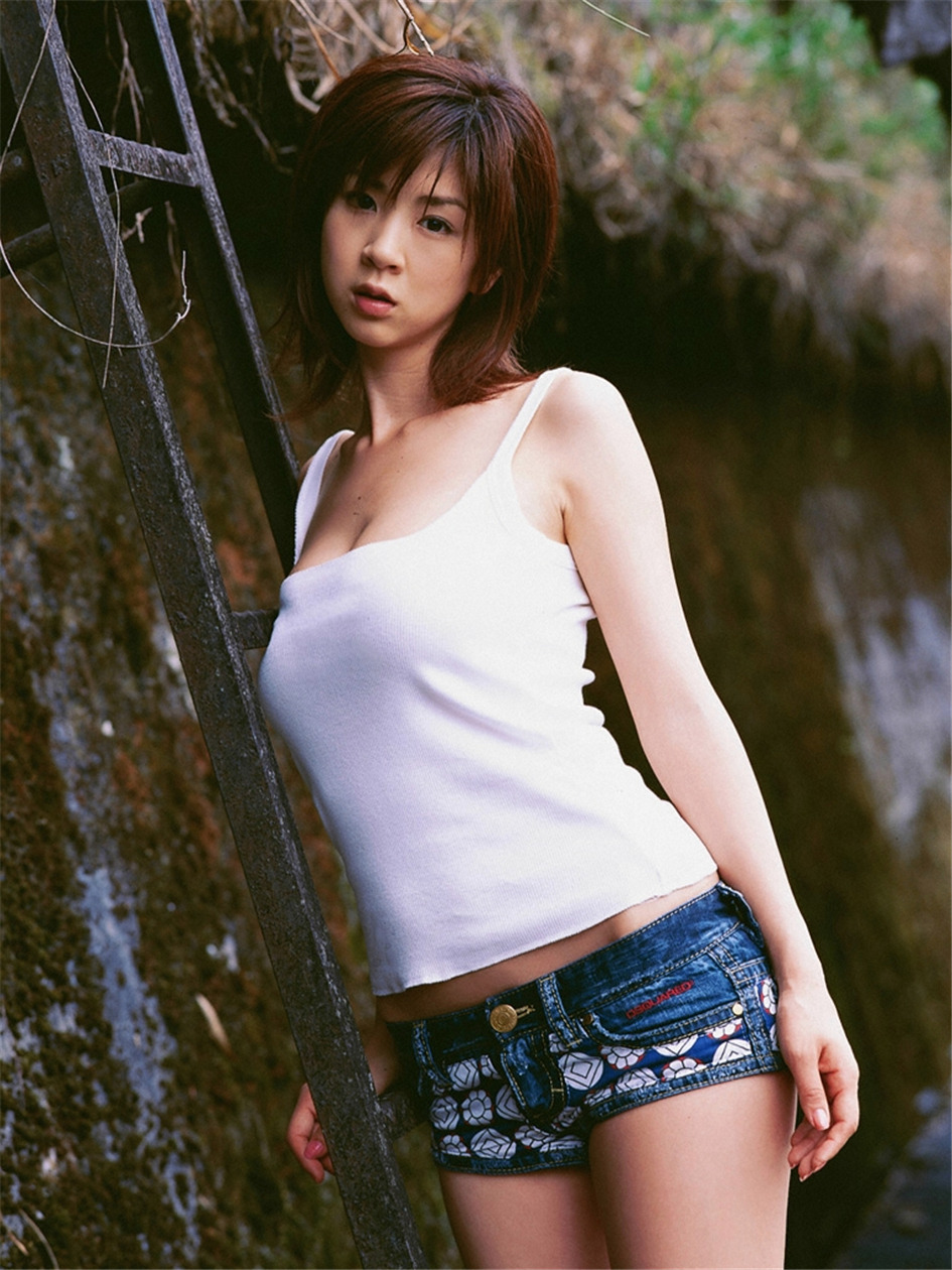 胸罩下难隐的丰乳性感【12P】