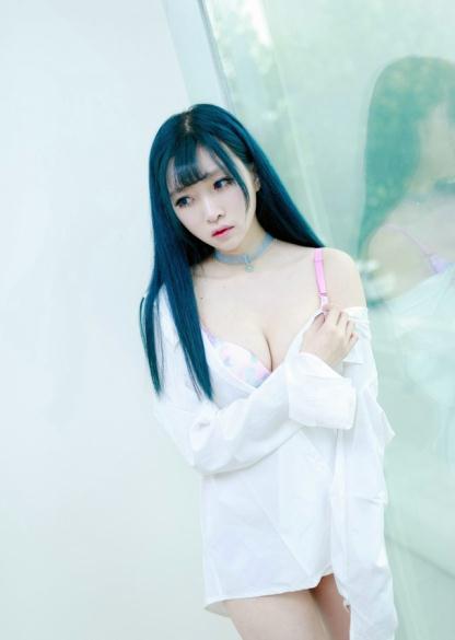 秀白嫩身姿性感美女【11P】