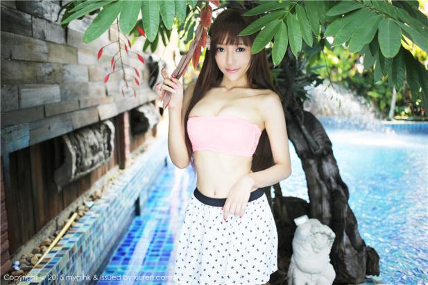 阳光绿荫下的粉琢美女【11P】