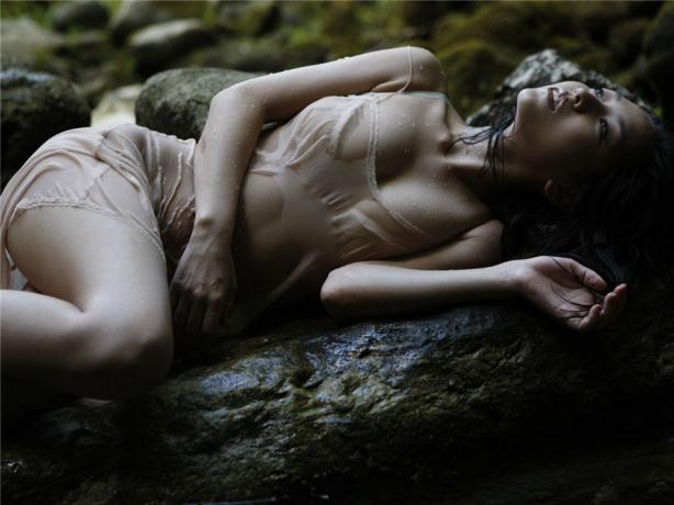 野外小淑女香体玉肌诱人万分【13P】