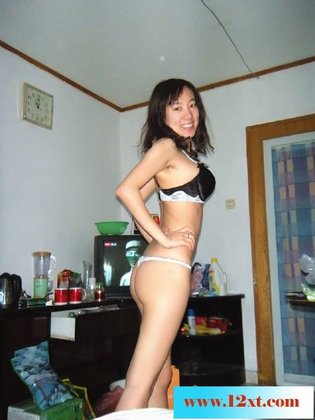 &nbsp;风骚女大学生，被操爽了什幺要求都能满足