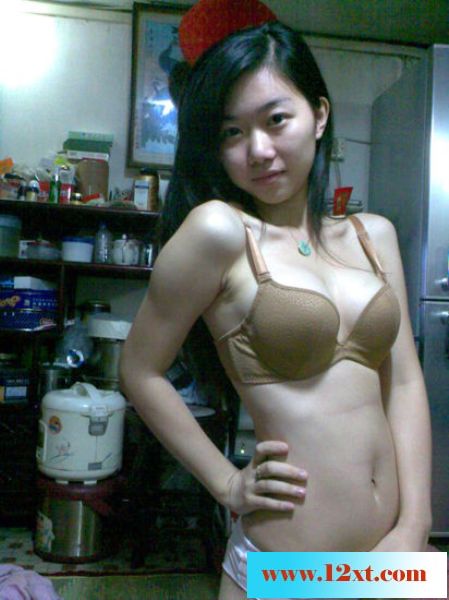 &nbsp;青纯的妹子口活好，这妹子给你口交，你会