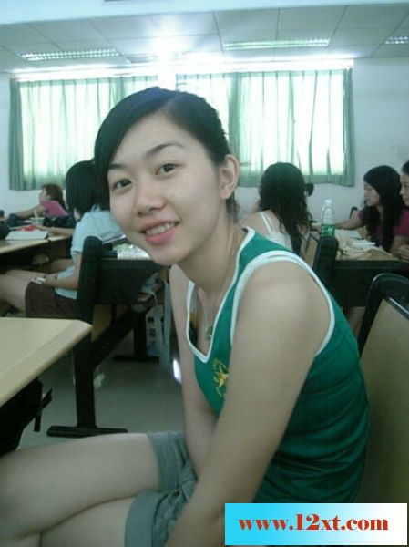 &nbsp;青纯的妹子口活好，这妹子给你口交，你会
