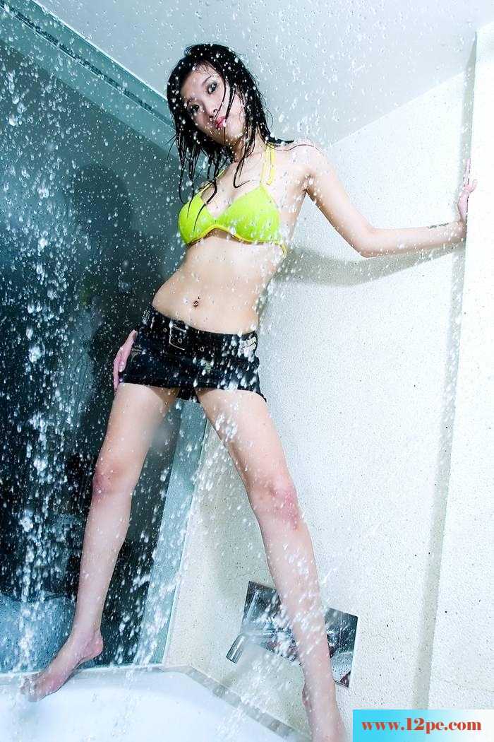 好性感的美女湿身诱惑那白嫩长腿真细【12P】