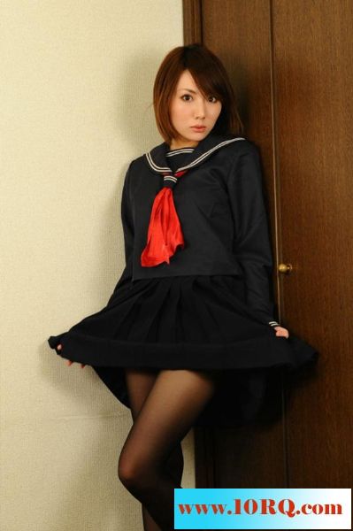 美女学生妹制服诱人黑丝腿挑逗你【12P】