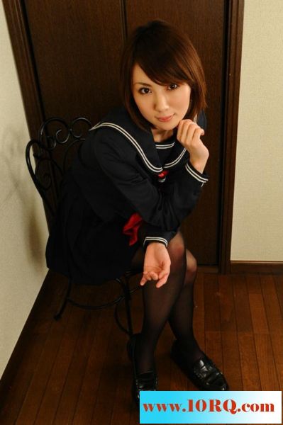 美女学生妹制服诱人黑丝腿挑逗你【12P】