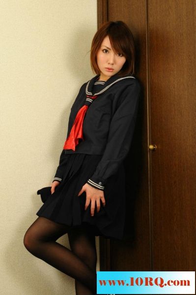 美女学生妹制服诱人黑丝腿挑逗你【12P】