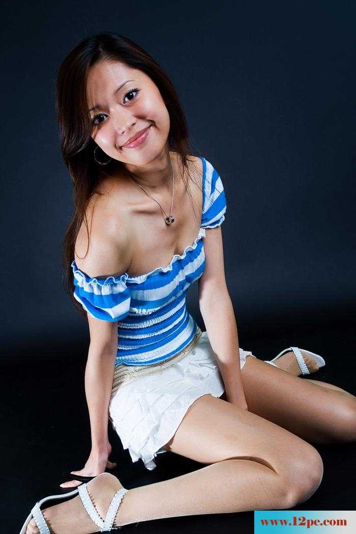 迷人心魂的美女那细长肉丝美腿真性感【11P】