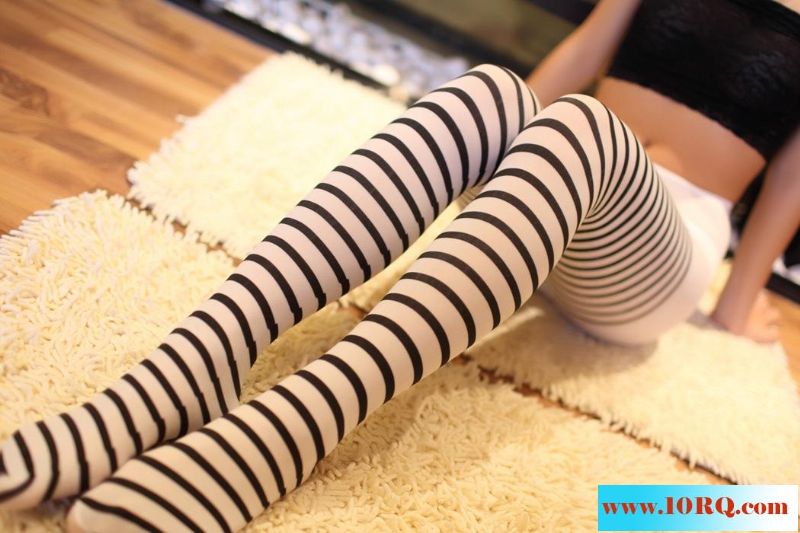 迷人性感斑马丝袜长腿诱人翘臀真美【17P】