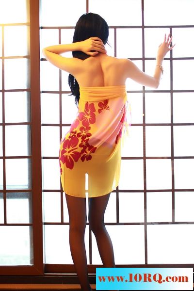 苗条性感S形身材美女细长黑丝腿【16P】