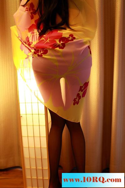 苗条性感S形身材美女细长黑丝腿【16P】
