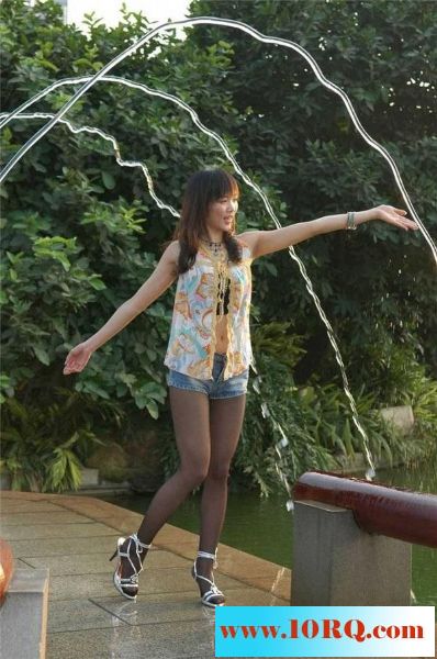 喷血诱惑美女性感黑丝腿丝袜脚【13P】