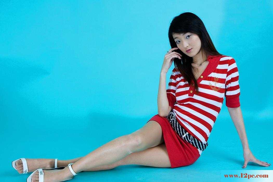 齐逼短裙美女苗条身材诱人超薄肉丝腿【13P】